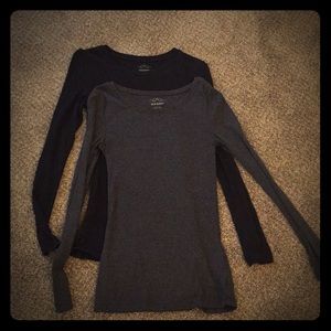 Lot of two long sleeve tees